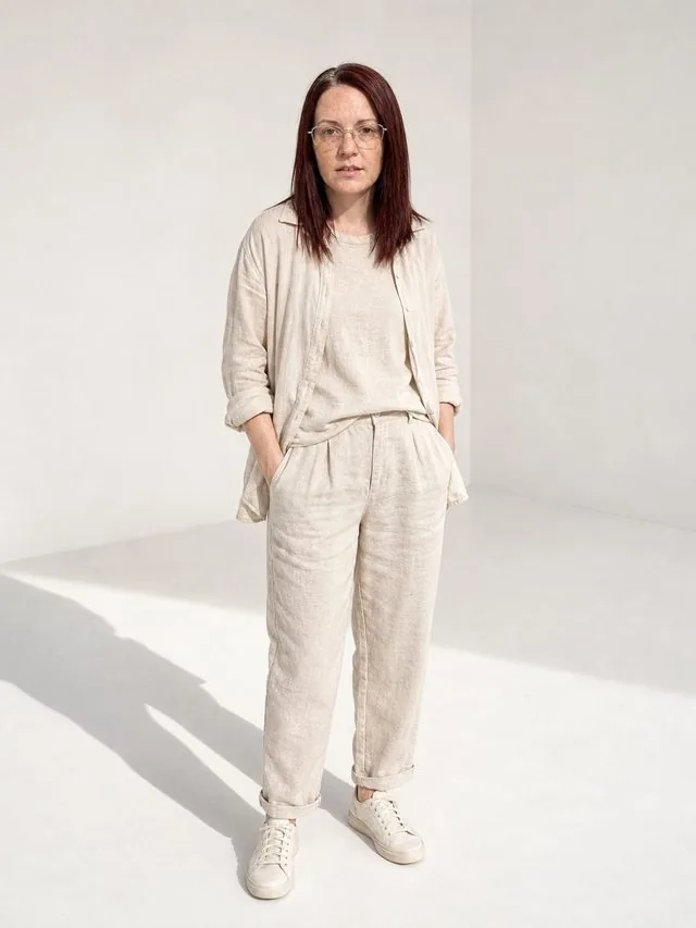 Monochrome layers: a full-length frame from head to toe with the entire figure and both shoes inside the frame